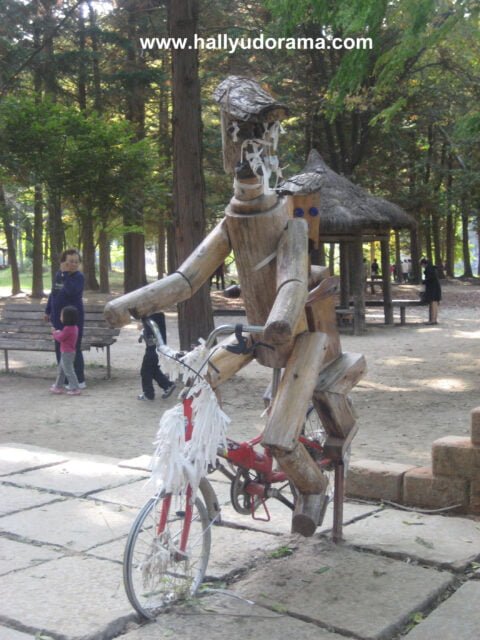 The bicycle ridden by the actors from the drama.