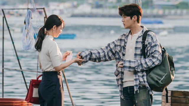 Shin Min-a and Kim Seon-ho in