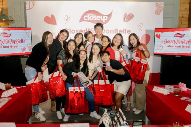 Donny Pangilinan and Belle Mariano with their fans at the DonBelle meet and greet.