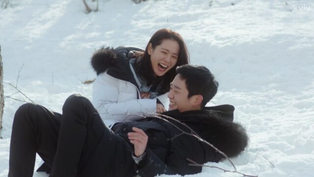 Son Ye-jin and Jung Hae-in in “Something in the Rain”