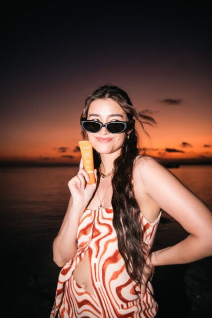 Liza Soberano holding Deoproce Hyaluronic Cooling Sun Gel